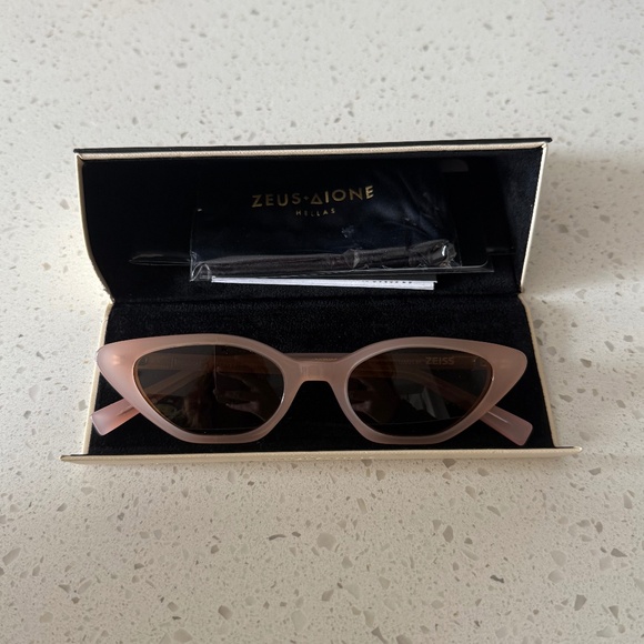 Zeus+Dione Pothos Sunglasses / Pink main image 6
